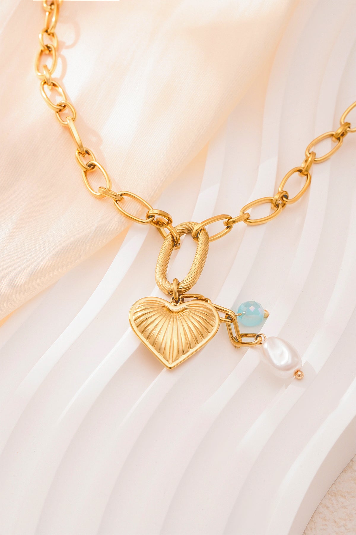 heart glow necklace